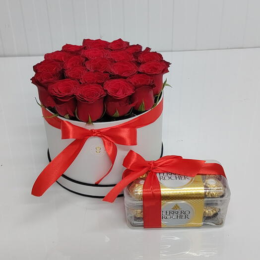 15 красных роз и шоколад Ferrero Rocher