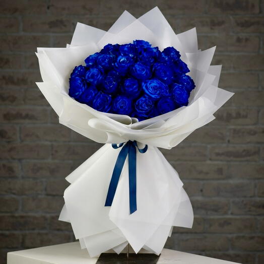 31 Dark Blue Roses Bouquet – Luxury Royal Blue Flower Arrangement