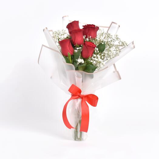 Красивый букет из 5 красных роз