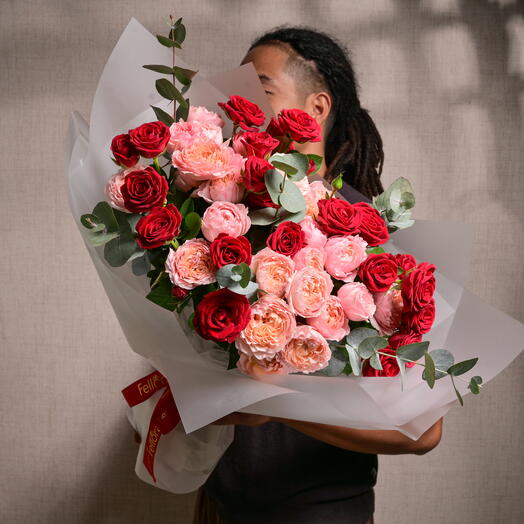 Монобукет красных роз Julieta и Trendsetter  6202