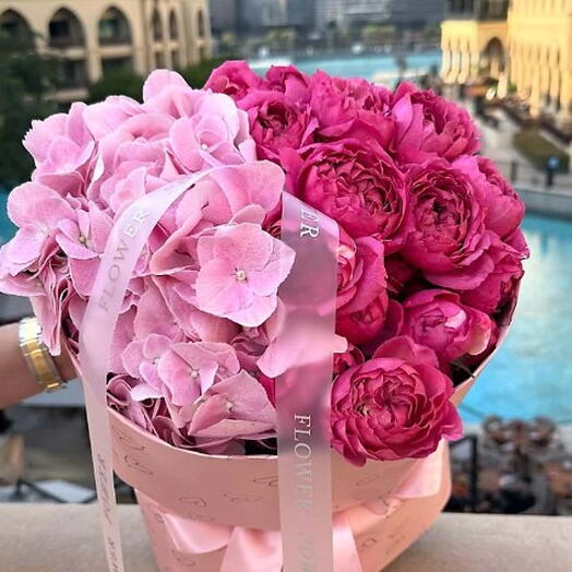 Love Blossom: Bouquet of Pink Hydrangea and Roses