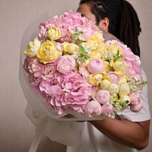 Peony Roses and Hydrangea Bouquet with Lemoncella Julieta  6812