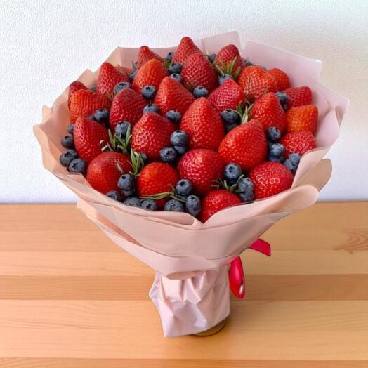 Classic Berry Bouquet – Strawberry   Blueberry Edible Arrangement