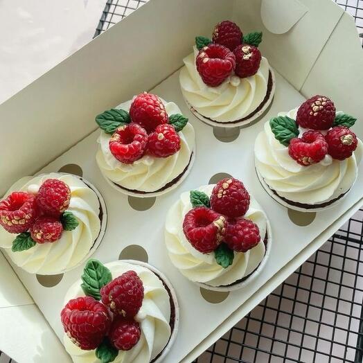 Raspberry cupcakes