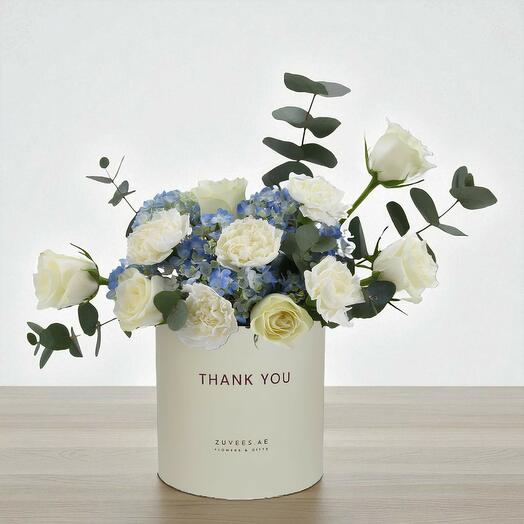 Цветочная коробка «Спокойные пожелания — спасибо»