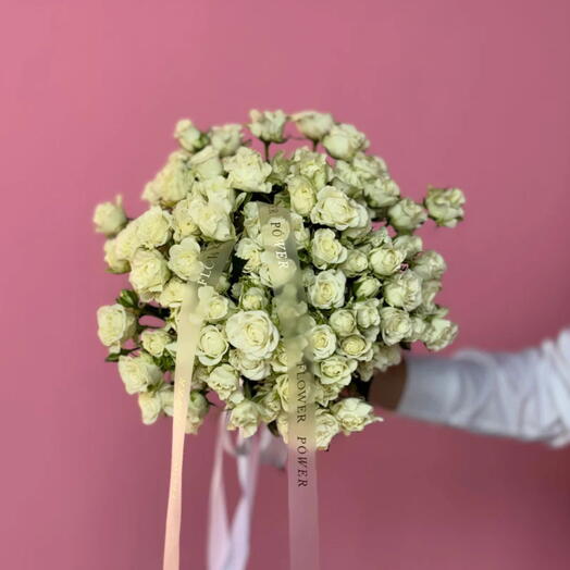 Vividra: Medium Bouquet of Creamy White Garden Spray Roses