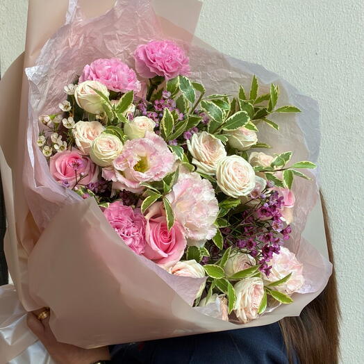 Bouquet with eustoma and roses