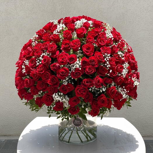 🌹 Eternal Passion – 201 Red Roses in Glass Vase