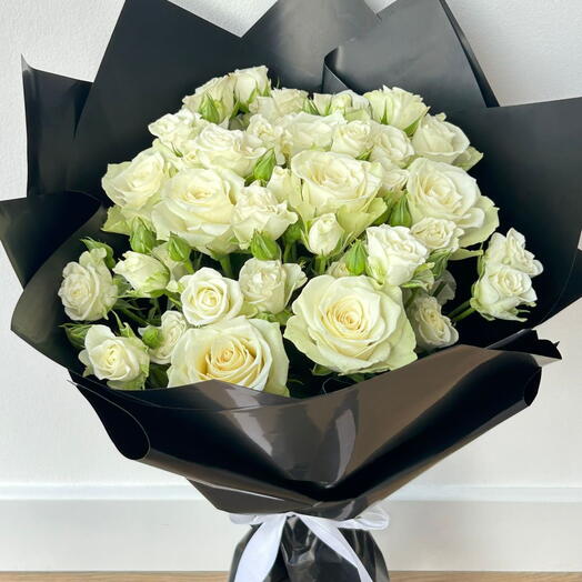 Элегантный букет белых роз