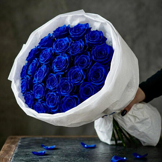 25 Dark Blue Roses Bouquet – Elegant Royal Blue Flower Arrangement