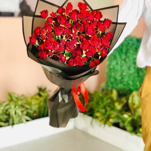 30 RED SPRAY ROSE BOUQUET