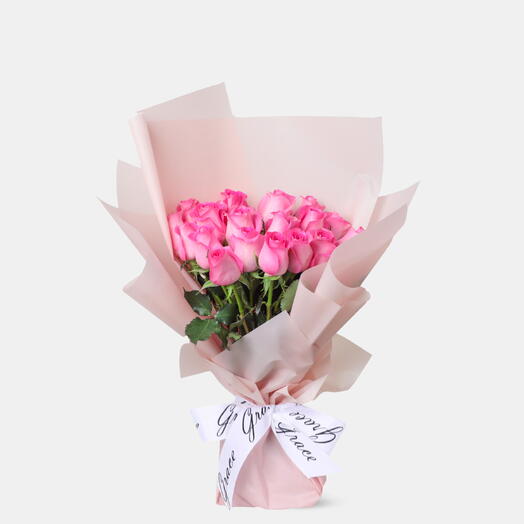 Небольшой букет розовых роз