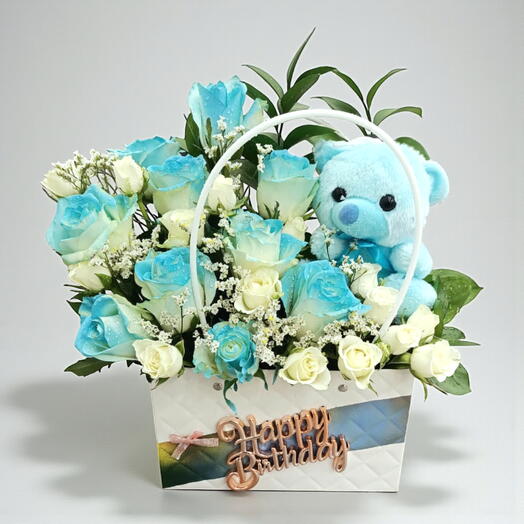 Голубой плюшевый мишка — радость дня рождения