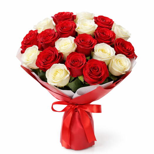 Букет из 21 красно-белой розы