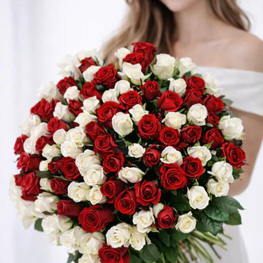 Sinfonía de rosas rojas y blancas