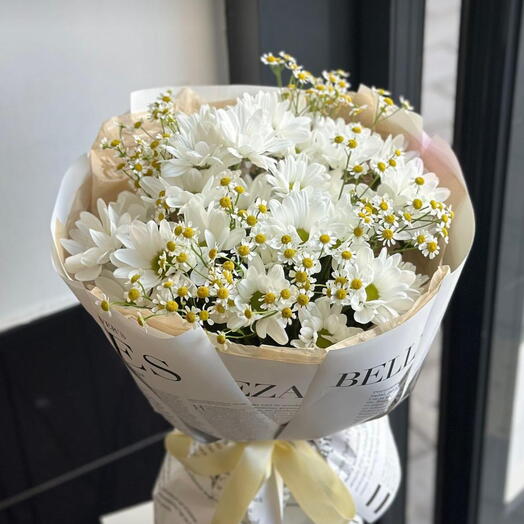 Daisies and Chrysanthemum white Bouquet