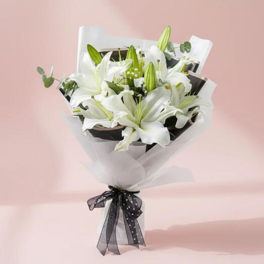 Белый букет лилий
