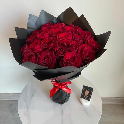 Букет из 24 красных роз