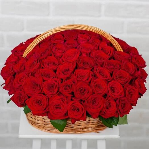 99 роз в корзине