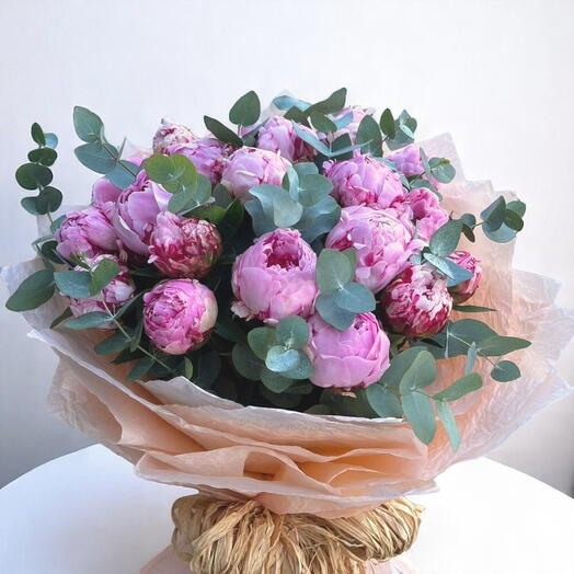 Elegant Bouquet: 25 Stems of Fresh Sarah Bernardt Peonies with Eucalyptus Leaves