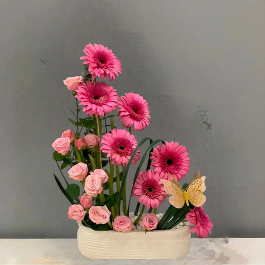 Причудливый сад гербер ромашек розовая кустовая роза