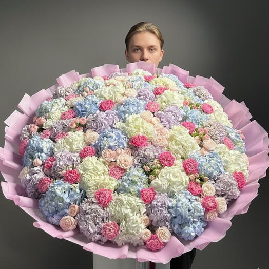 Огромный букет из смешанных цветов