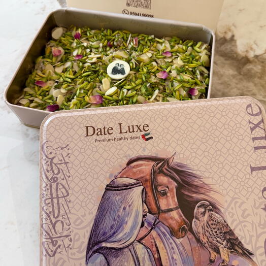 Финики с тахиной и орехами