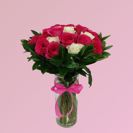 Jarrones cilíndricos altos: 20 rosas