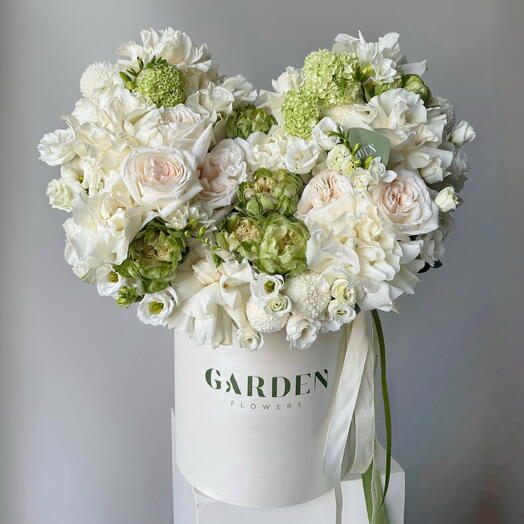 «Garden» box (size M) — Veggie rose, Ohara rose, eustoma, freesia