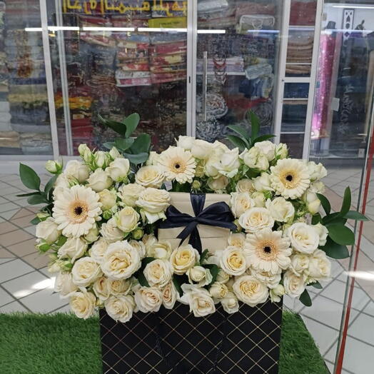 Подарки сумка цветы композиция