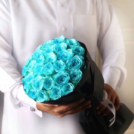 НЕБЕСНО-ГОЛУБЫЕ РОЗЫ В БУКЕТЕ