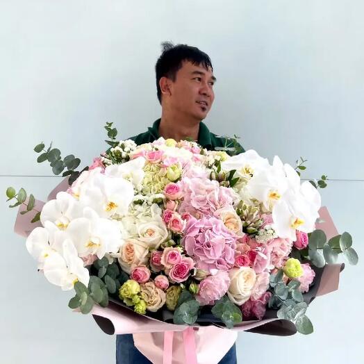 Love Blume | Mix Hydrangeas | Orchids | Garden Roses | Baby Roses