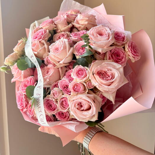 Scarlet blush large bouquet with premium fragrant O Hara roses