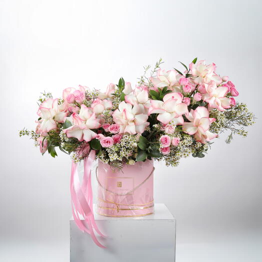 Роскошная коробка с румяными розами – кустовая роза, Jumilia 7220