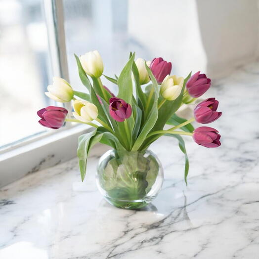 Элегантная композиция тюльпанов в вазе