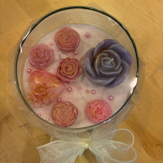 وعاء شمعي بتصميم حديقة الورود