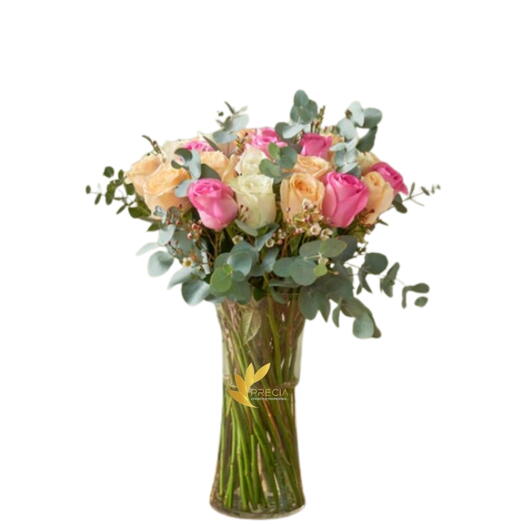 Пастельные розы в вазе