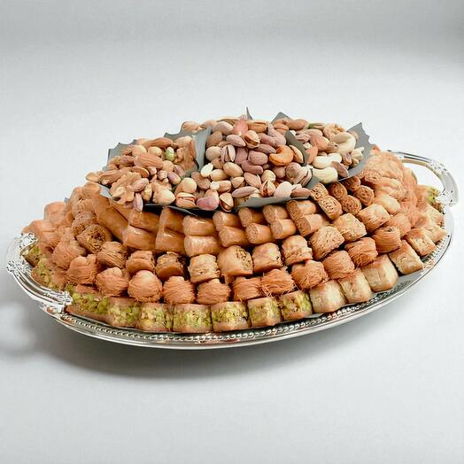 Bandeja de dulces festivos y frutos secos de Wafi