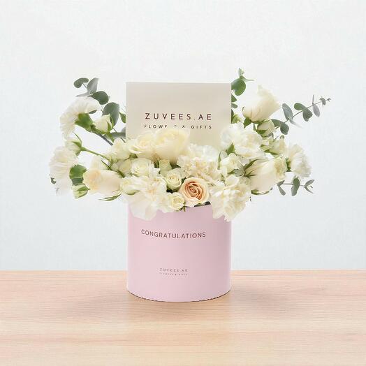 Promesse en pétales – Boîte florale Félicitations avec chocolat de luxe