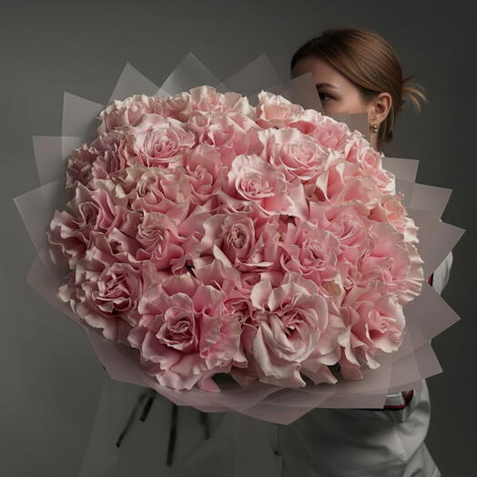 25 премиальных роз розового цвета с раскрытыми бутонами в букете