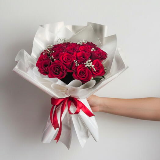 Passion   Elegance – 21 Red Roses in Black   White Wrap | Luxury Gift Dubai