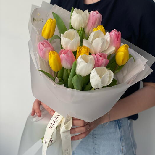 Flower bouquet of 15 tulips