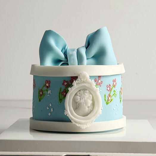 كعكة بنتو بطراز كاميو عتيق