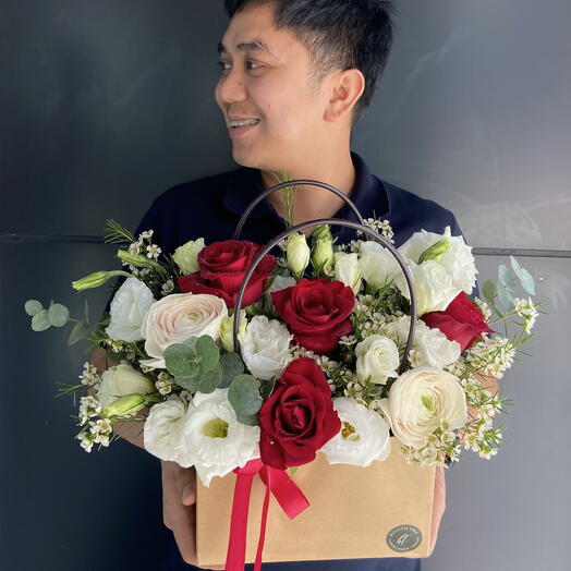 Blooming Love | Red Roses | Ranunculus | Lisianthus