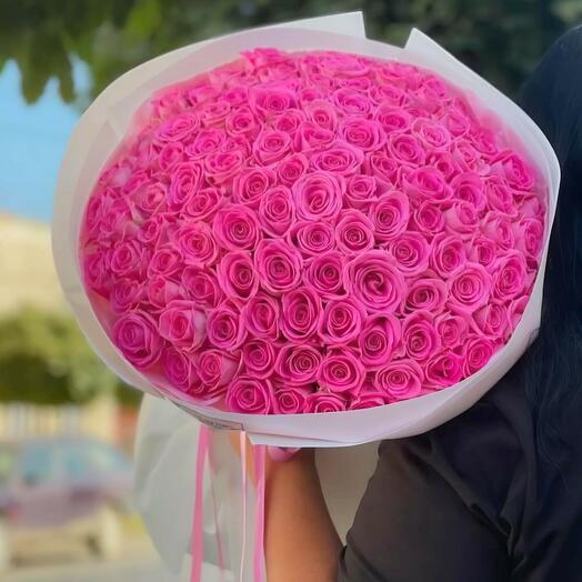 Sgdjdod Bouquet – 79 Dark Pink Roses in Elegant White Wrapping