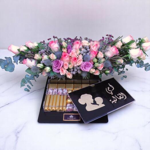 Акриловая коробка шоколадных конфет «Дорогая мамочка» – розовые розы, 600 г, бельгийские сладости