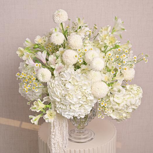 White Harmony in Crystal Vase  7222