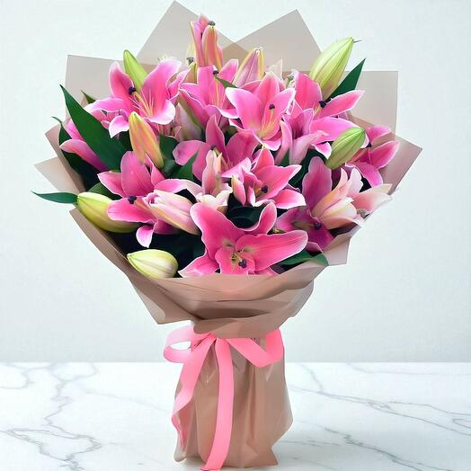 La Fete Exquisite Elegance: 14 Hand-Tied Lily Bouquet