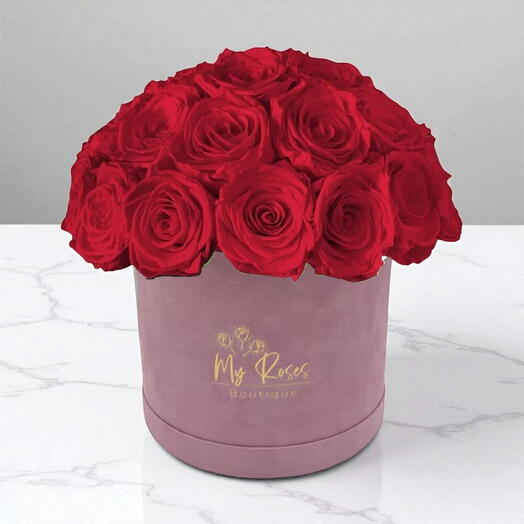 Лиловая бархатная коробка с 36 красными розами