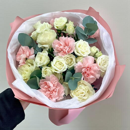 🤍 Grâce pure! Le bouquet de roses blanches le plus élégant pour une surprise intemporelle! RosesBlanches CadeauxÉlégants